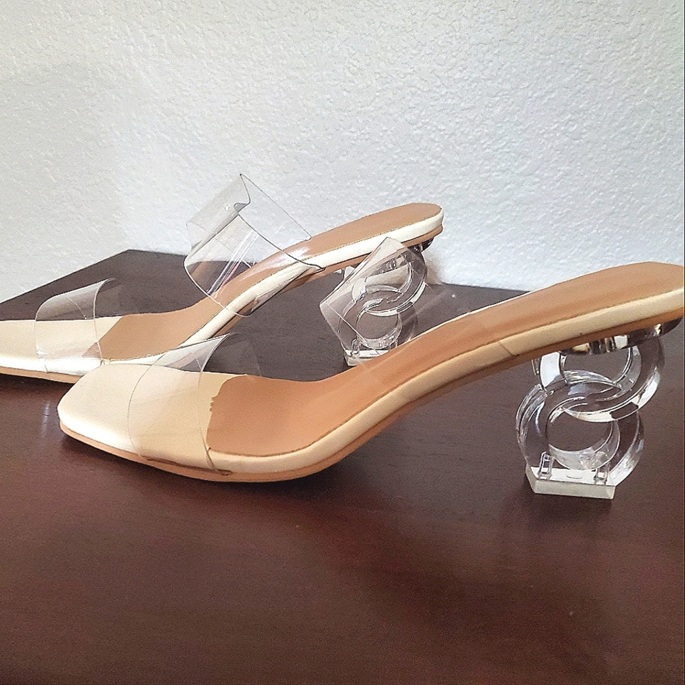 Sz 8.5 clear vinyl strap open toed mule sandals with figure "8" acrylic heels